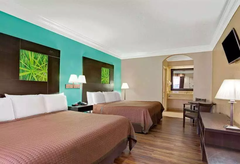 Отель Super 8 By Wyndham Galveston