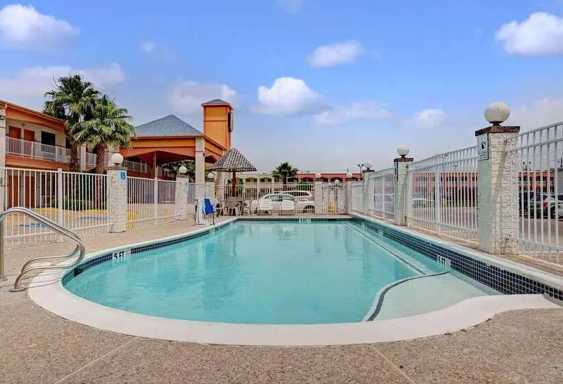 Отель Super 8 By Wyndham Galveston