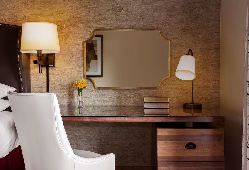 هتل The Edgewater, A Noble House