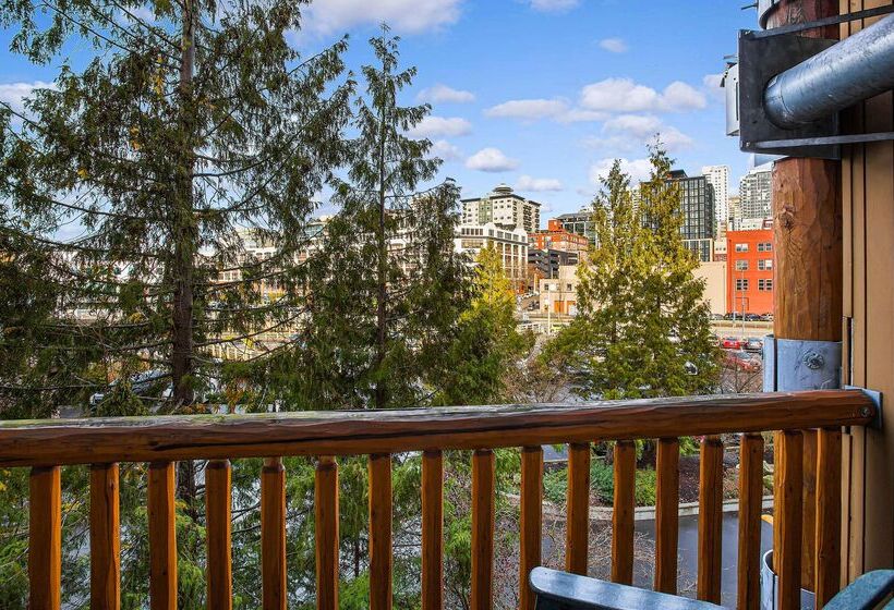 هتل The Edgewater, A Noble House