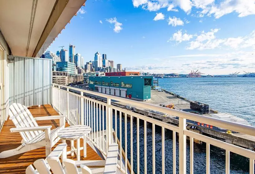 Отель The Edgewater, A Noble House