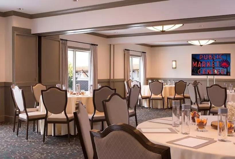 Отель The Edgewater, A Noble House