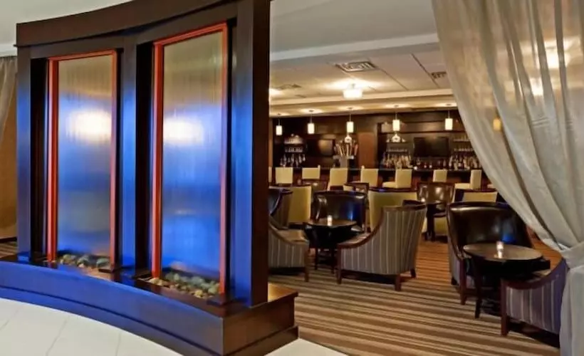 فندق Armoni Inn & Suites