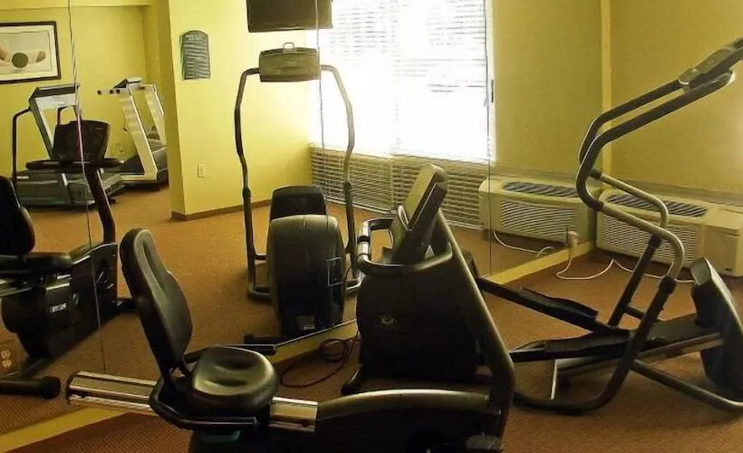 فندق Armoni Inn & Suites