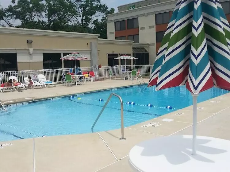 فندق Armoni Inn & Suites