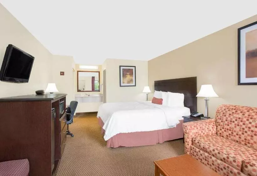 فندق Baymont By Wyndham Greenville