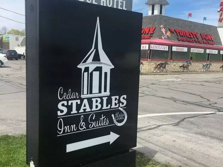 فندق Cedar Stables Inn & Suites