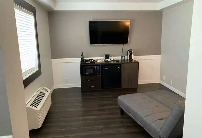 فندق Cedar Stables Inn & Suites