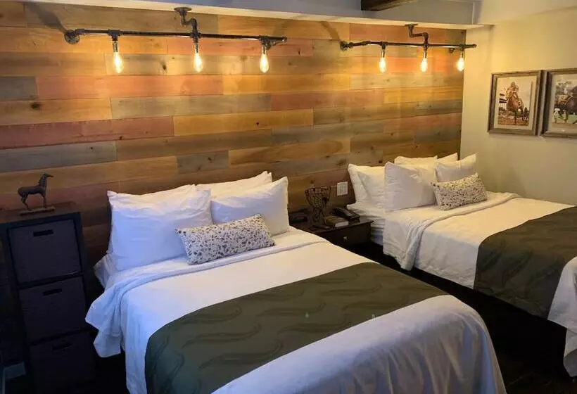 فندق Cedar Stables Inn & Suites