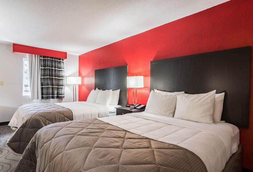 Отель Clarion Inn & Suites Russellville I40