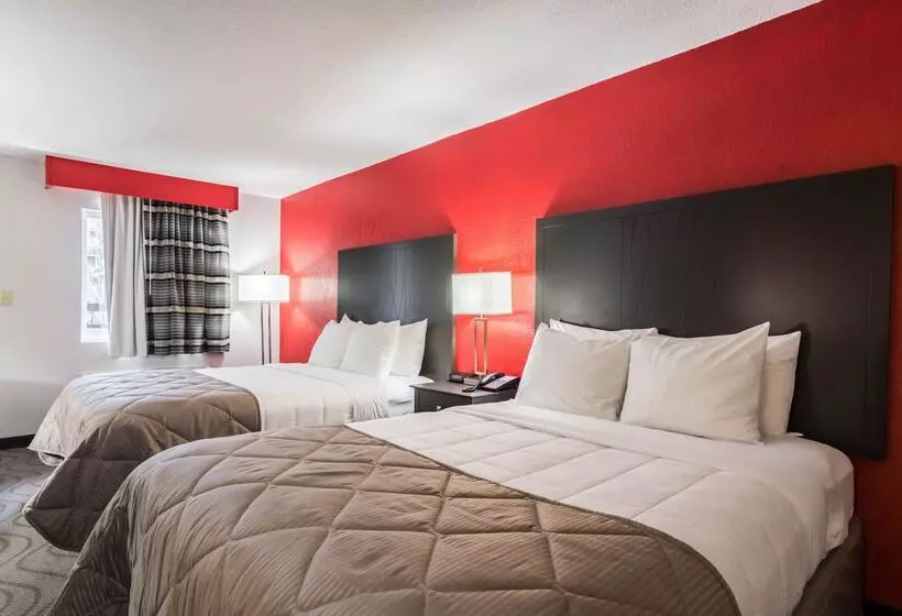 ホテル Clarion Inn & Suites Russellville I40