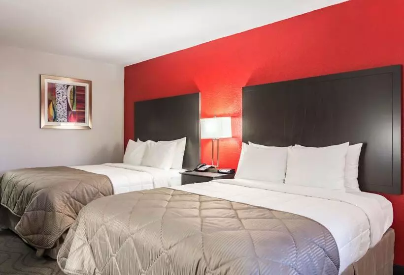 ホテル Clarion Inn & Suites Russellville I40