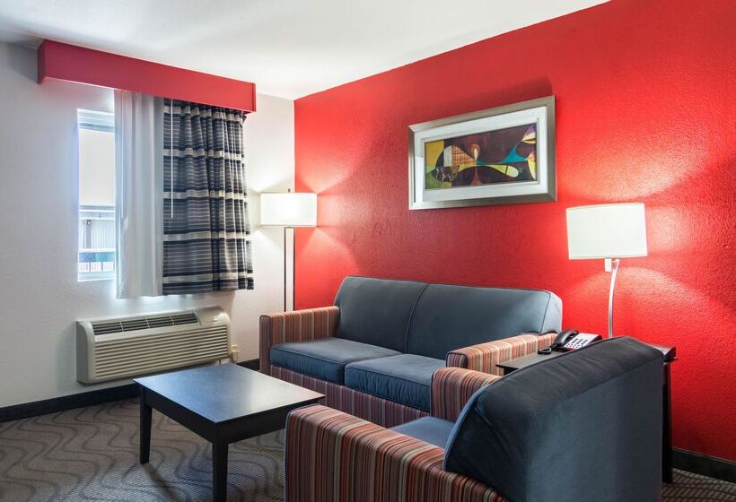 Отель Clarion Inn & Suites Russellville I40