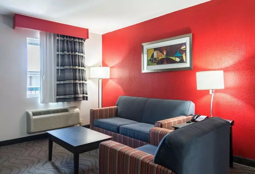 ホテル Clarion Inn & Suites Russellville I40