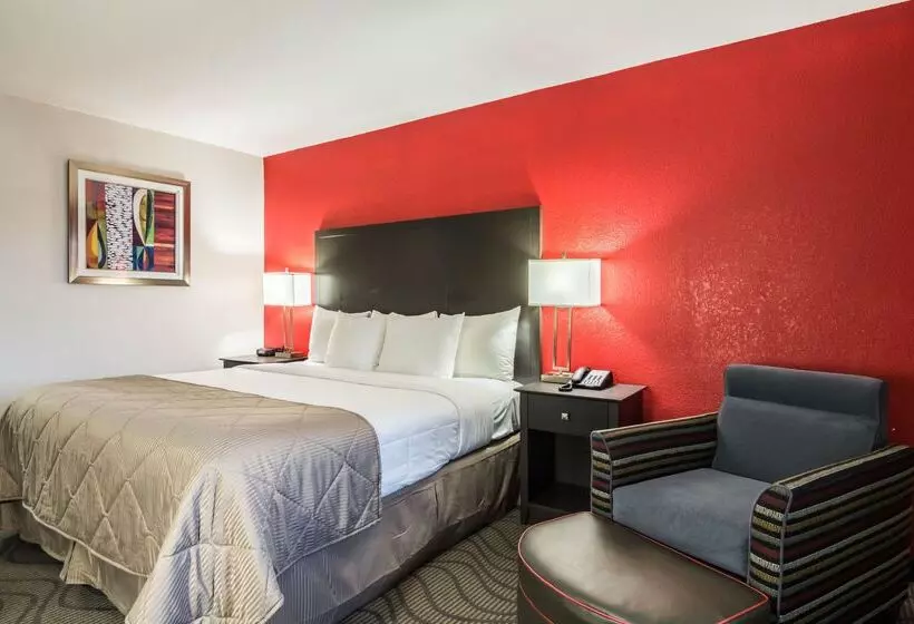 ホテル Clarion Inn & Suites Russellville I40