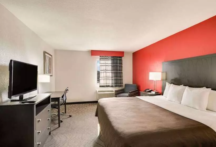 ホテル Clarion Inn & Suites Russellville I40