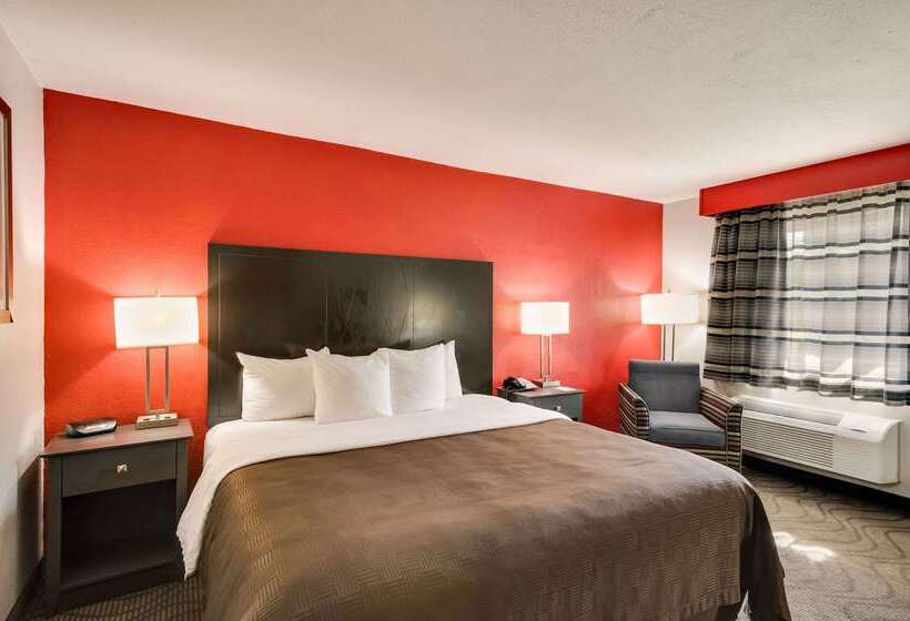 Отель Clarion Inn & Suites Russellville I40