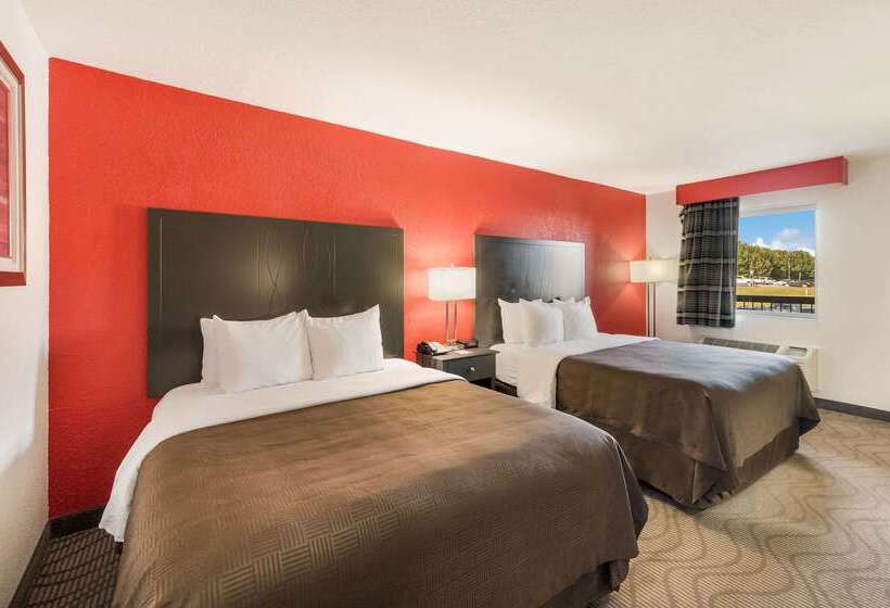 Отель Clarion Inn & Suites Russellville I40