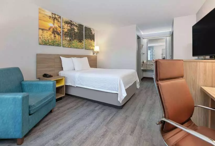 هتل Days Inn By Wyndham Greenville Ms