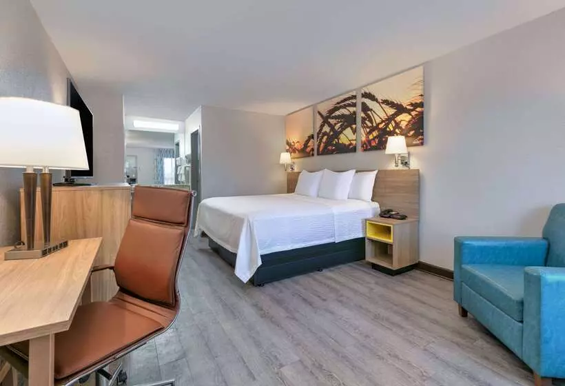 هتل Days Inn By Wyndham Greenville Ms