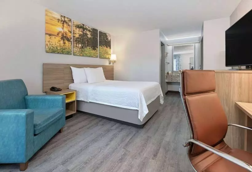 هتل Days Inn By Wyndham Greenville Ms