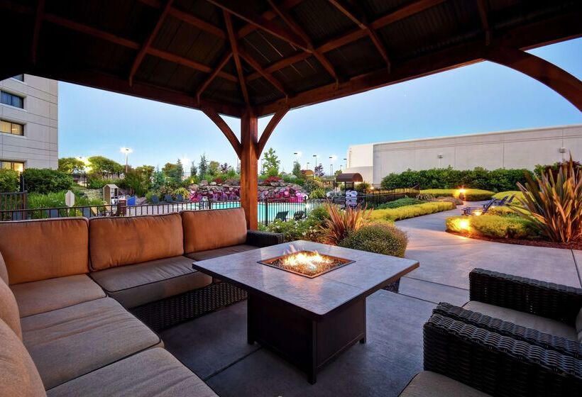 Doubletree By Hilton Hotel Pleasanton At The Club