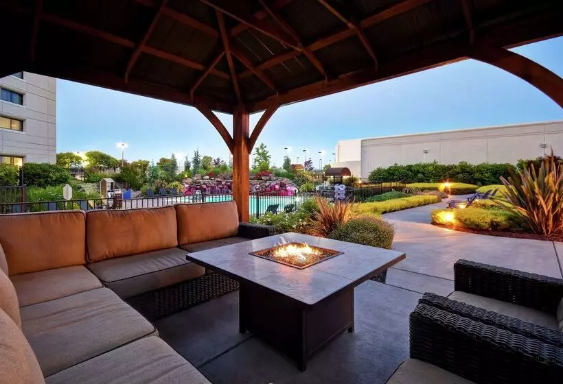 Doubletree By Hilton Hotel Pleasanton At The Club