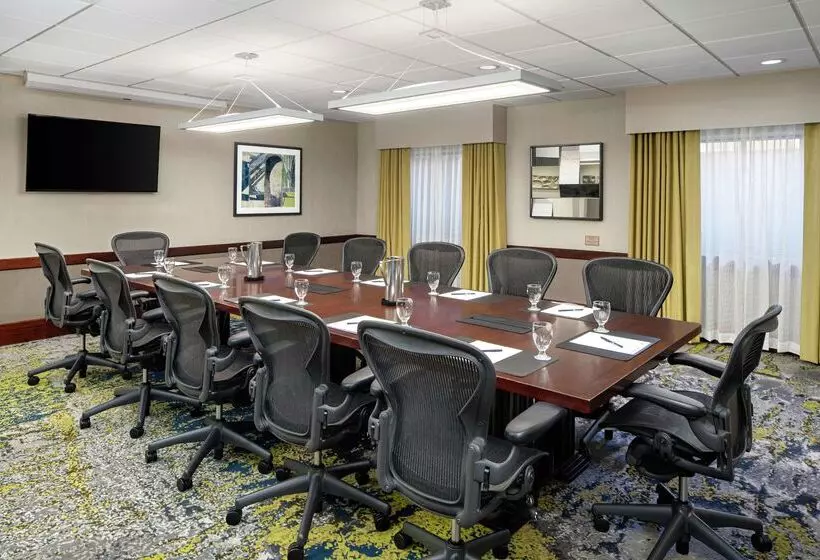 فندق Doubletree Suites By Hilton Charlotte Southpark