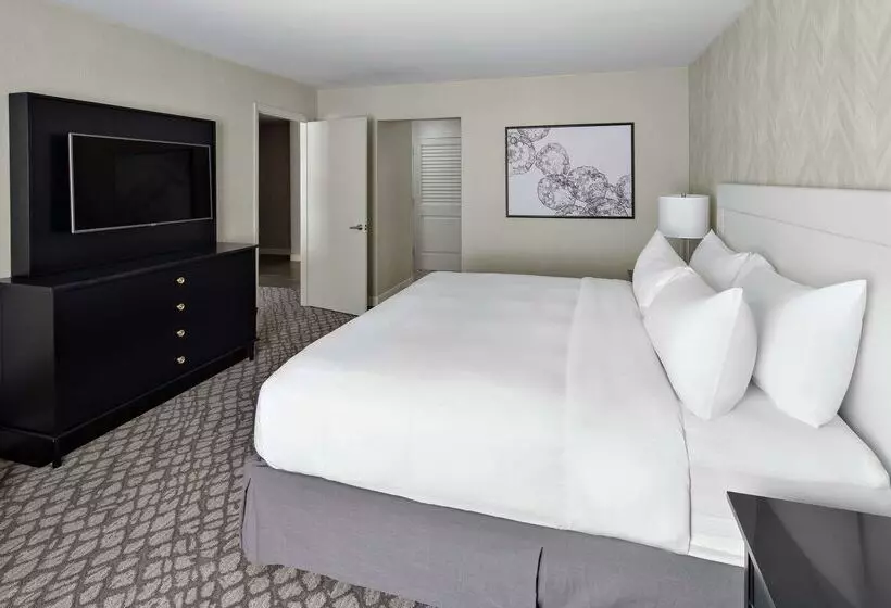 فندق Doubletree Suites By Hilton Charlotte Southpark