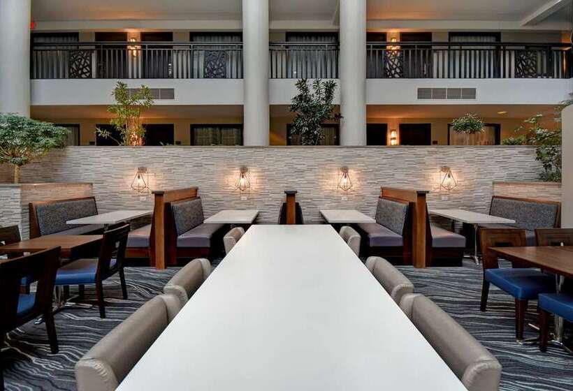 فندق Embassy Suites Syracuse