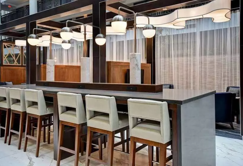 Отель Embassy Suites Syracuse