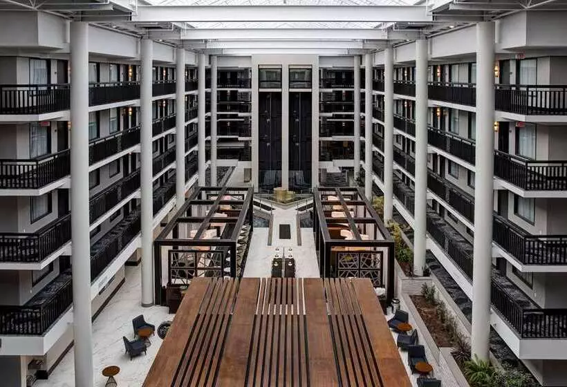 Отель Embassy Suites Syracuse