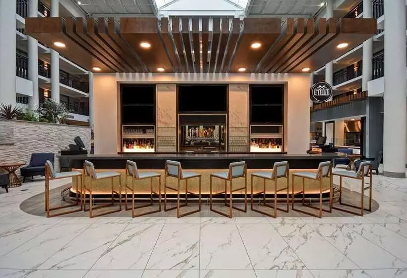 Отель Embassy Suites Syracuse