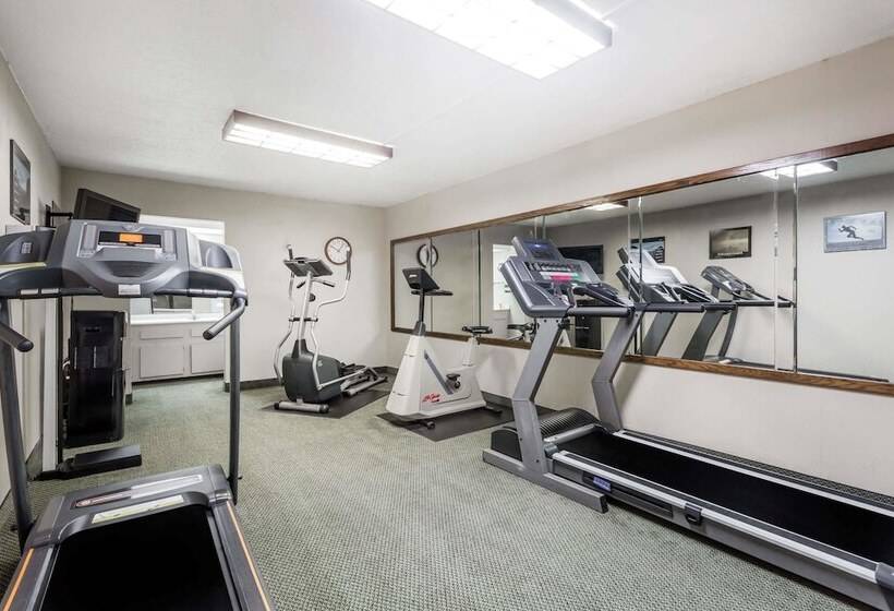 בית מלון כפרי Fairbridge Inn Express Perry