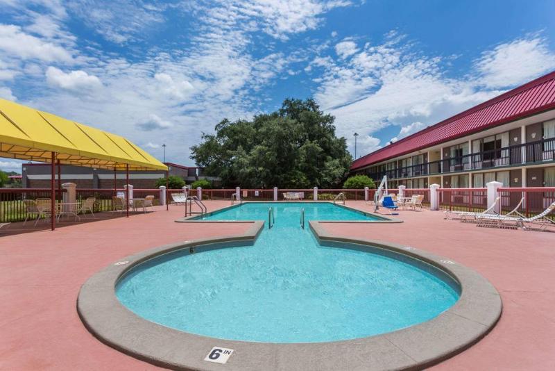 בית מלון כפרי Fairbridge Inn Express Perry