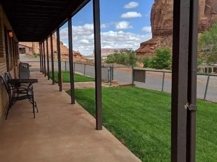 Отель Goulding's Lodge