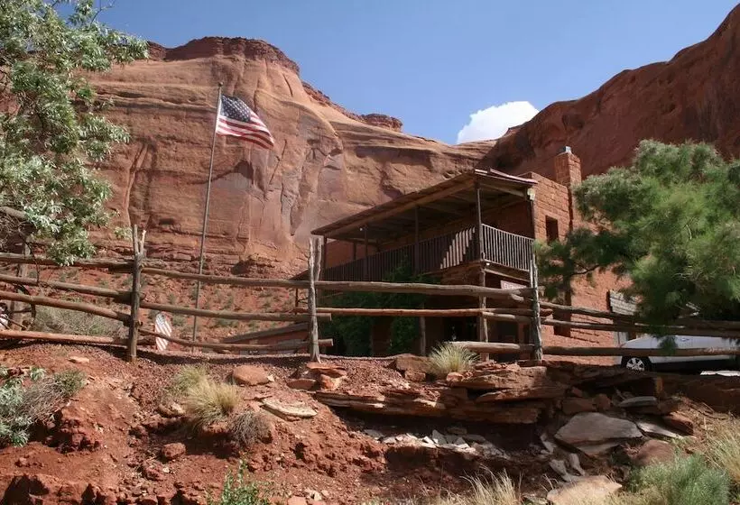 Отель Goulding's Lodge