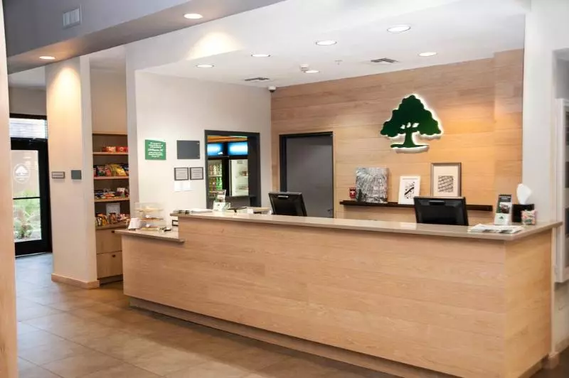 فندق Greentree Inn & Suites Phoenix Sky Harbor