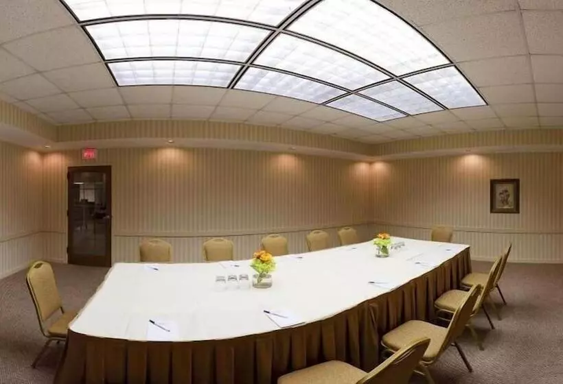 בית מלון כפרי Holiday Inn Express Little Rock Airport, An Ihg