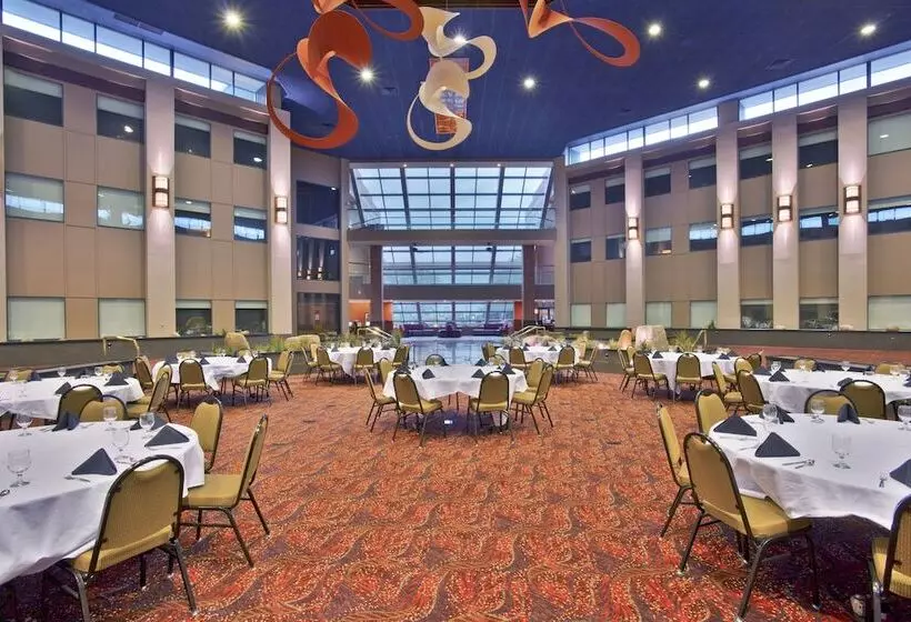 בית מלון כפרי Holiday Inn Manitowoc By Ihg