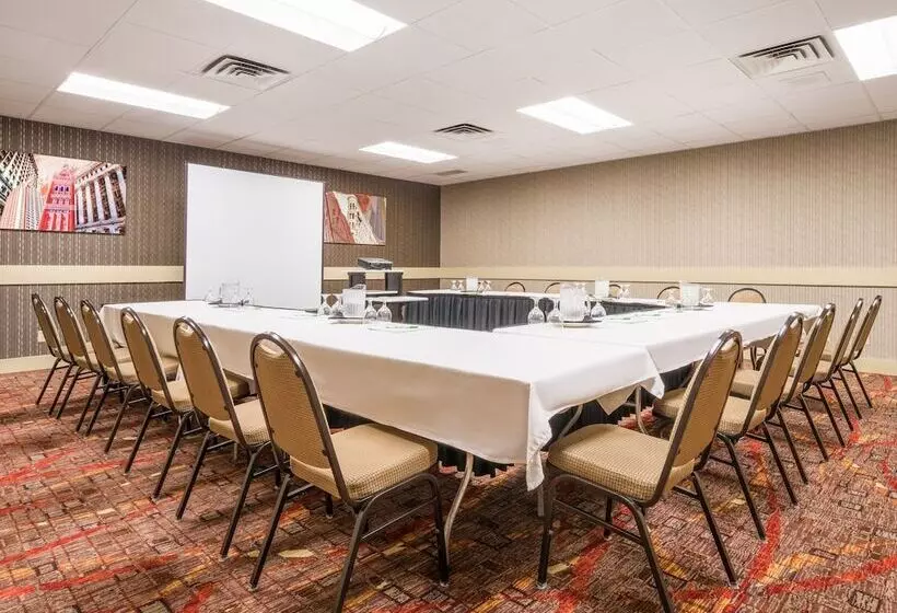 בית מלון כפרי Holiday Inn Manitowoc By Ihg