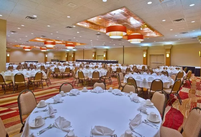 בית מלון כפרי Holiday Inn Manitowoc By Ihg