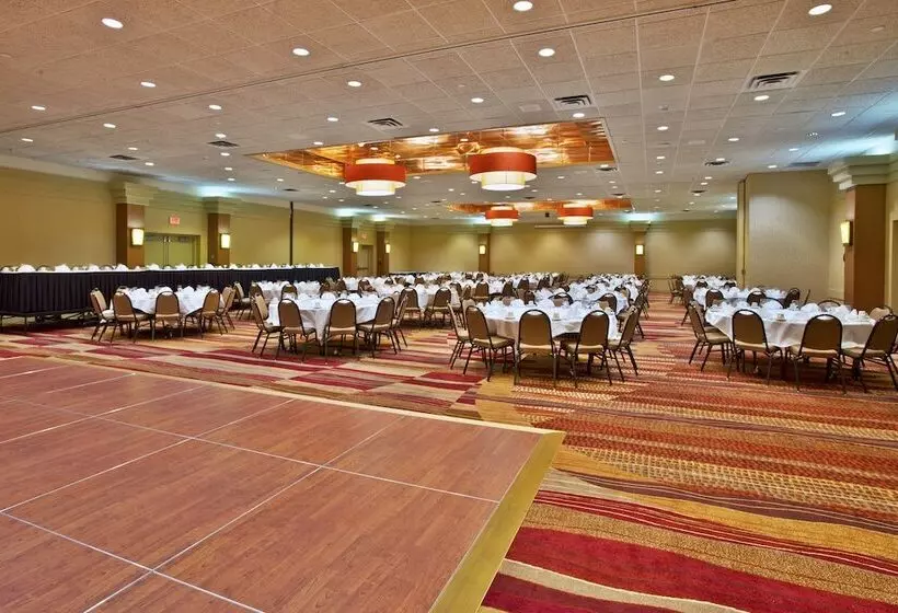 בית מלון כפרי Holiday Inn Manitowoc By Ihg