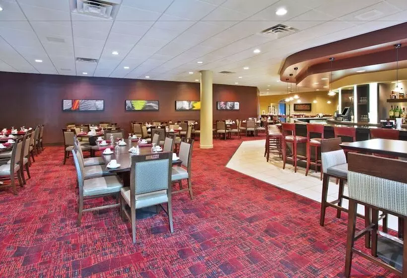 בית מלון כפרי Holiday Inn Manitowoc By Ihg