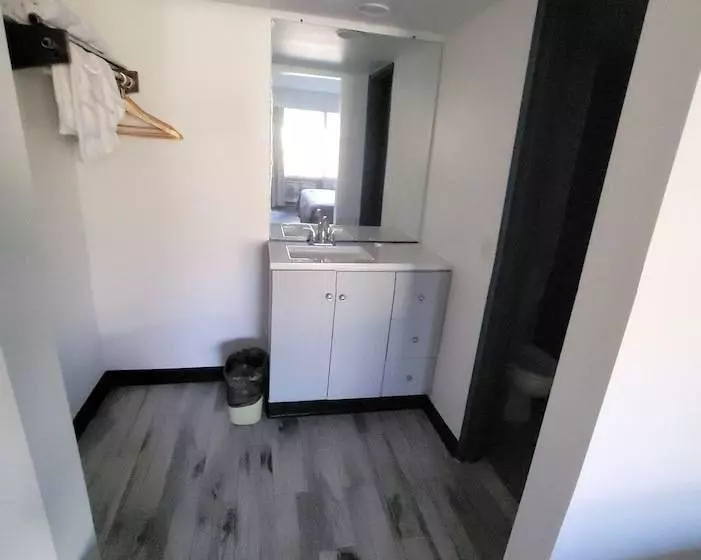 Отель Newburgh Inn