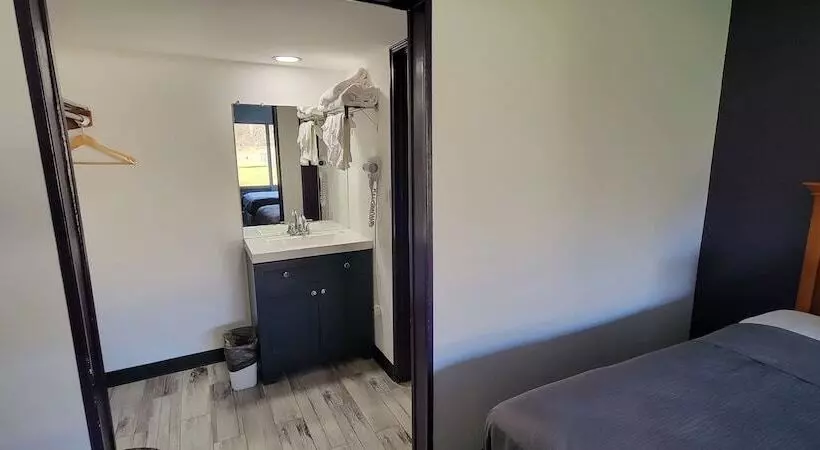 בית מלון כפרי Newburgh Inn