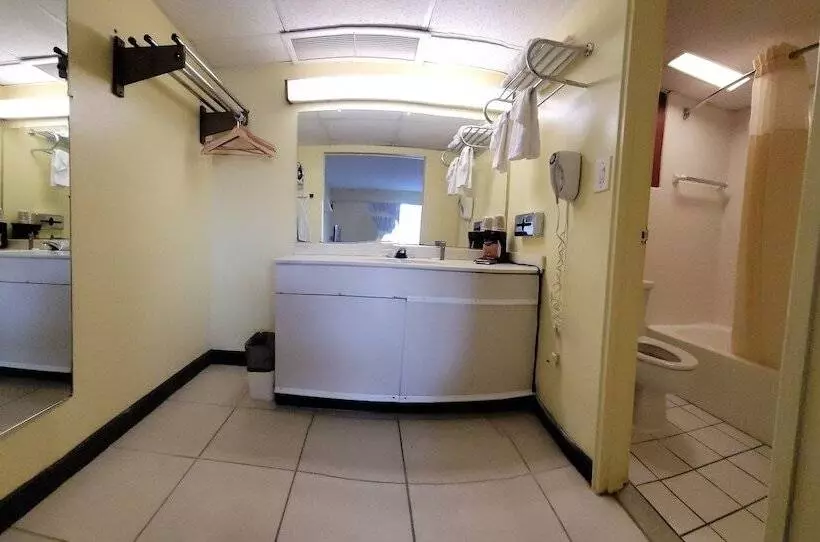 Отель Newburgh Inn