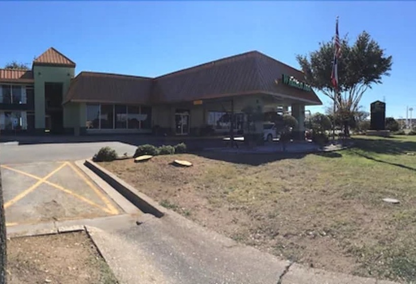 בית מלון כפרי Whitten Inn University