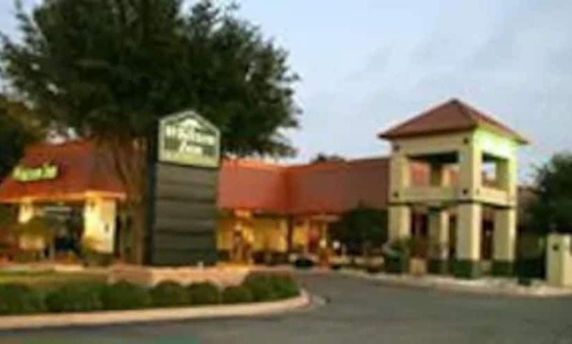 בית מלון כפרי Whitten Inn University