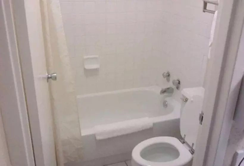 Hotel Whitten Inn University